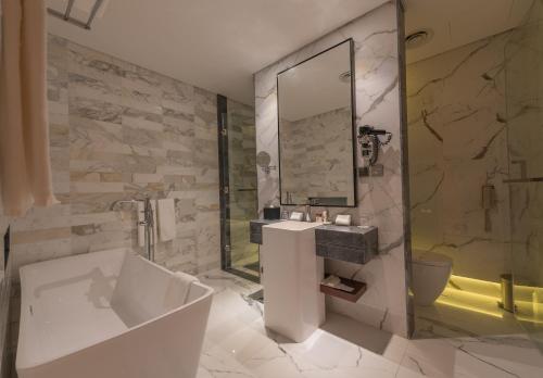 639420895 Ramada Hotel & Suites by Wyndham Al Qassim