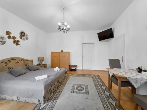 Three-Bedroom Sanctuary, King-Size Beds 3
