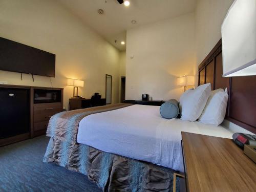 Best Western Plus Main Street Inn - image 4