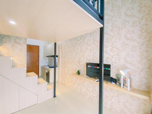 Compact Studio at Dave Apartment By Travelio, Depok (Foto 9)