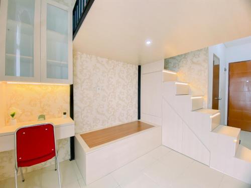 Compact Studio at Dave Apartment By Travelio, Depok (Foto 7)