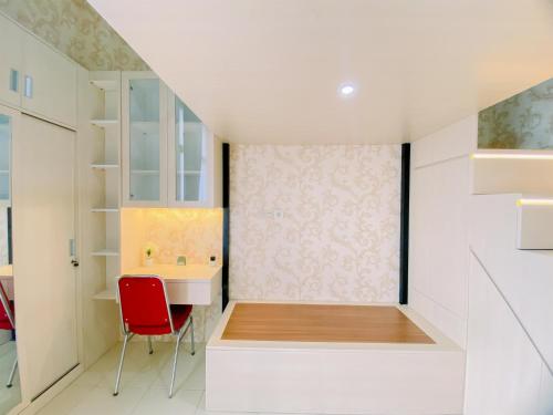 Compact Studio at Dave Apartment By Travelio, Depok (Foto 8)