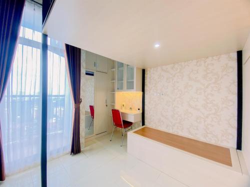 Compact Studio at Dave Apartment By Travelio, Depok (Foto 5)