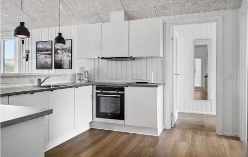 Cuina, Nice Home In Harboøre With Sauna in Harboore