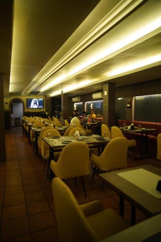 Restaurant, INDUS TIARA- A Corporate Boutique Hotel in Siliguri
