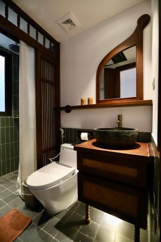 Maison Nha 16 Nguyen Khuyen – Hanoi, NY