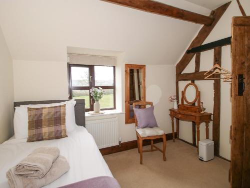 Wilstone Cottage - image 12