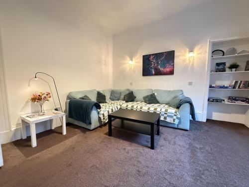 2 Bed Flat - Street Parking, Glasgow (photo 9)