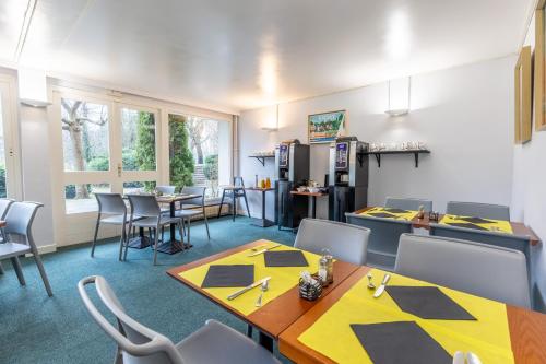 Brit Hotel Le Parc Rive Gauche - image 9