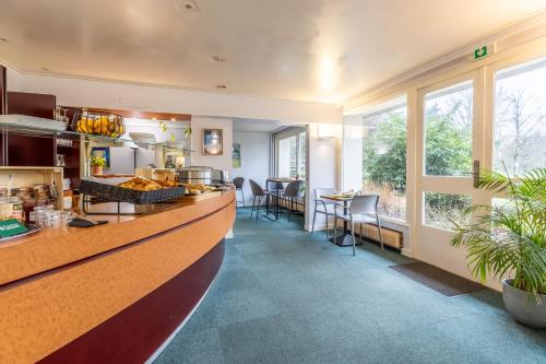 Brit Hotel Le Parc Rive Gauche - image 11