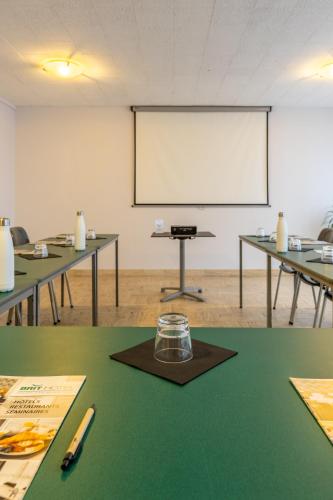 Brit Hotel Le Parc Rive Gauche - image 4