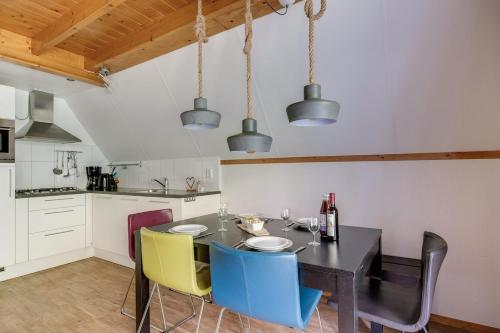 Goudhaan I Fijne Accommodatie met Openhaard in 茲維赫爾特