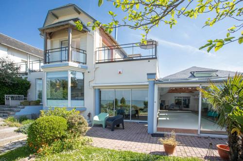 Ieeja, Manava Villa vue mer et Mont Saint Michel piscine intérieure (Manava Villa vue mer et Mont Saint Michel piscine interieure) in Senžanletomasa