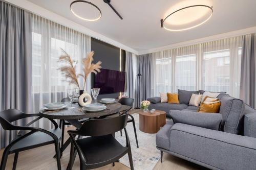 Exclusive Apartment with Parking by Renters Prestige, Cracovia
