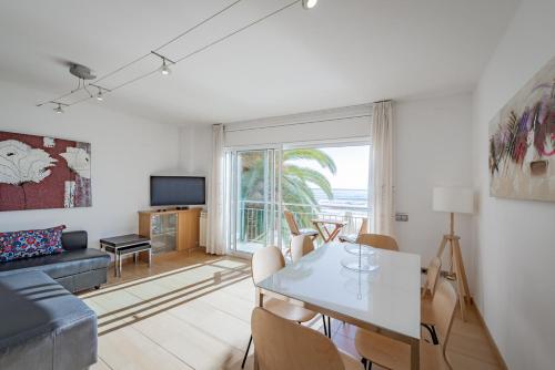 Two-Bedroom Apartment with Sea View image 10