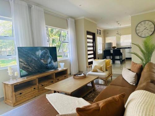 Stunning 2 bed with pool - 2275, Harare (foto 2)