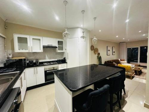 Stunning 2 bed with pool - 2275, Harare (foto 3)