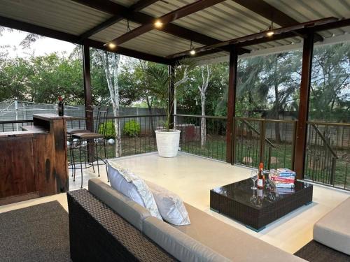 Stunning 2 bed with pool - 2275, Harare (foto 7)