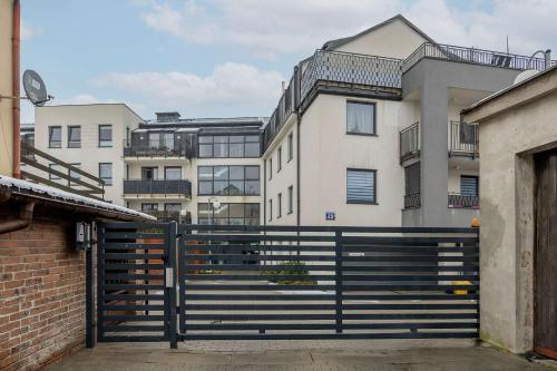 Зовнішній вигляд готелю, Jasny Apartament z Tarasem i Parkingiem by Noclegi Renters in Пясечно