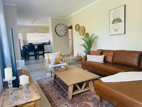 Stunning 2 bed with pool - 2275, Harare (foto 9)