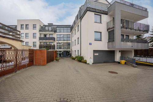Зовнішній вигляд готелю, Jasny Apartament z Tarasem i Parkingiem by Noclegi Renters in Пясечно