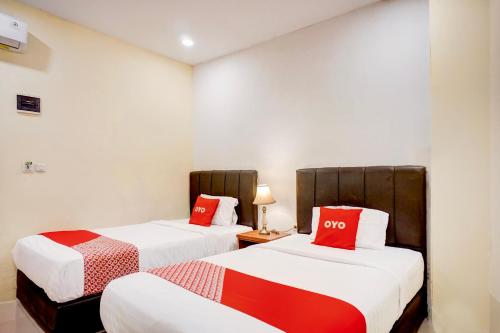Deluxe Twin Room image 1