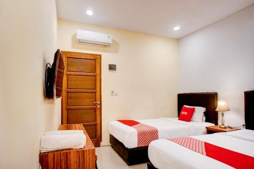 Deluxe Twin Room image 3