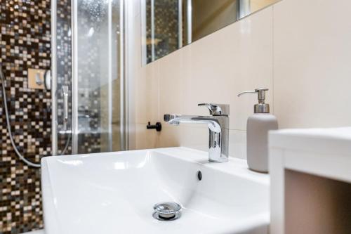 Rentero Charles square studio apartment Parking on request, Prague (photo 4)