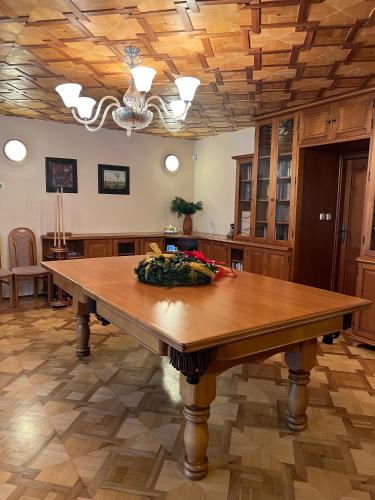 Koplietošanas atpūtas telpa ar TV, Villa Briggs in Belusa