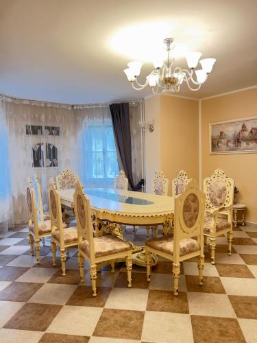 Banketu zāle, Villa Briggs in Belusa