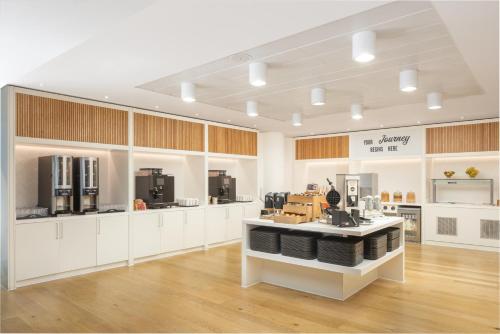 Hampton by Hilton London Gatwick Airport - main image