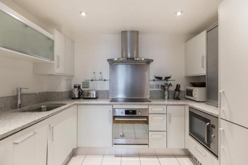 Two Bedroom Modern Apartment - image 2