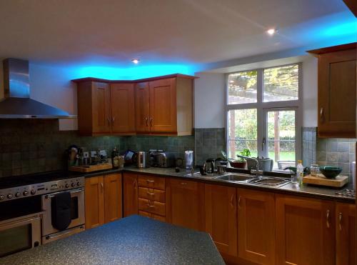 Beautiful Cotswold Farmhouse set in 50 acres in Broughton Poggs