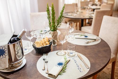 Hotel Capitol - image 2