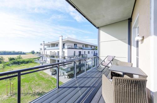 Apartment with Lake View