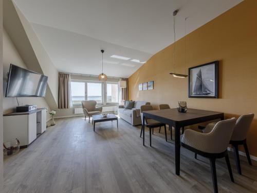 Apartment with Lake View