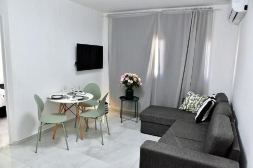 Sealine Charm 2BR Luxe Class in Бат-Ям