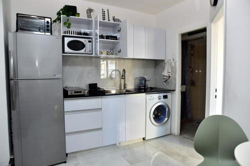 Sealine Charm 2BR Luxe Class in Бат-Ям