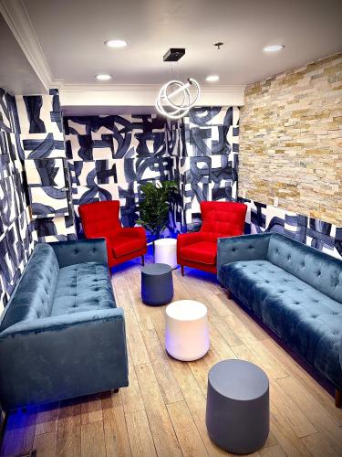 ล็อบบี้, รอยัล โอ๊ค อินน์ (Royal Oak Inn) near เมืองประวัติศาสตร์โรงต้มกลั่น