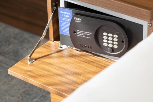 Hampton by Hilton London Gatwick Airport - image 4