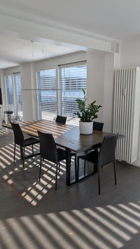 DoubleBedroom in Topfloor Apartment Doppelzimmer auf oberster Etage, Mnichov (fotografie 7)