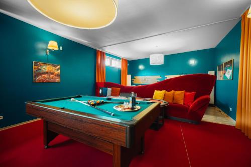 Private Hostel Casino Royal Room Type - Three-Bedroom Apartment