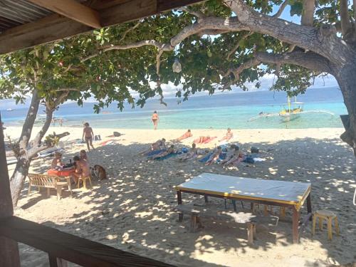 Enas Cottage Pamilacan IsLand in パミラカン アイランド