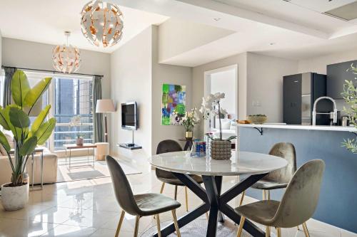 Silkhaus Vacation Homes Modern 1BDR near Almas in East Lake, Dubaj