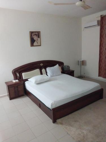 Chez Ousmane Fall ASECNA apparemment F2 Chez Ousmane Fall ASECNA apparemment F2