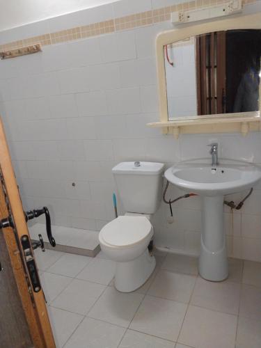 Chez Ousmane Fall ASECNA apparemment F2 Chez Ousmane Fall ASECNA apparemment F2