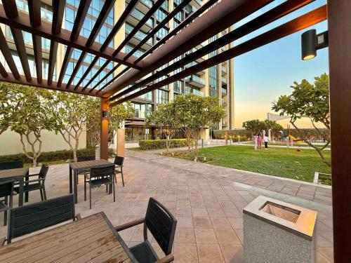 Elegant 4BR with Burj Khalifa and Fountain Views - image 11