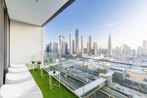 Elegant 4BR with Burj Khalifa and Fountain Views - image 14