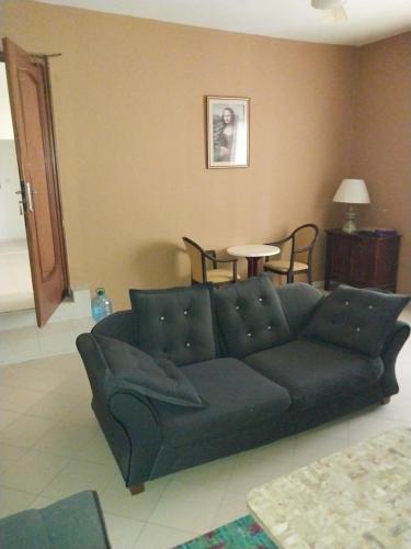 Chez Ousmane Fall ASECNA apparemment F2 Chez Ousmane Fall ASECNA apparemment F2