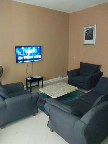 Chez Ousmane Fall ASECNA apparemment F2 Chez Ousmane Fall ASECNA apparemment F2